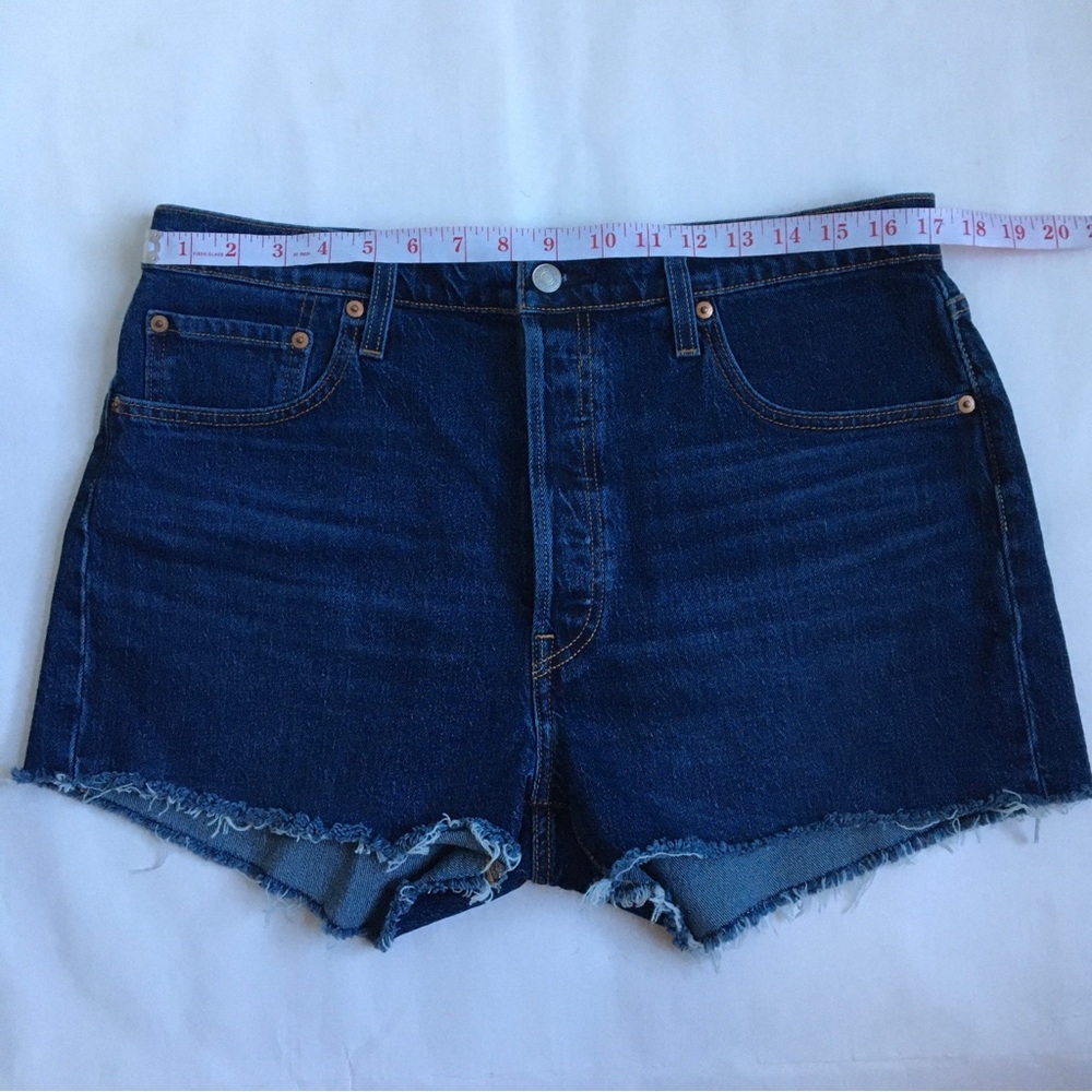 Levi’s 501 High Rise Buttonfly Raw Hem Dark Wash Blue Denim Jean Short Size 34 - Picture 11 of 17